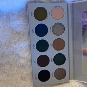 Morphe x jacklyn hill palette in Dark Magic